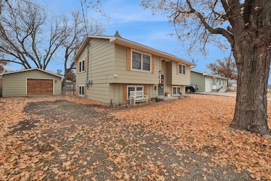1008 S 8th Ave E, Newton, IA 50208 - photo 2
