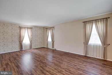 15749 Pointer Ridge Dr, Bowie, MD 20716 - photo 5