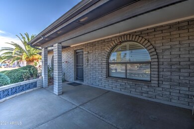 Front Courtyard/Porch