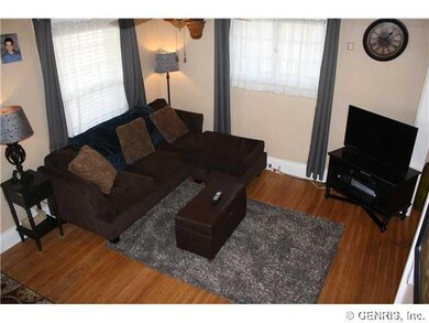 Living Room. COMFORTABLE AND COZY...PLENTY OF ROOM