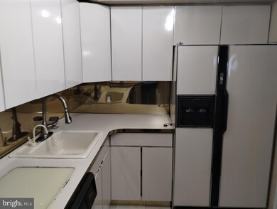 10612 Valley Forge Cir unit 612, King of Prussia, PA 19406 - photo 7