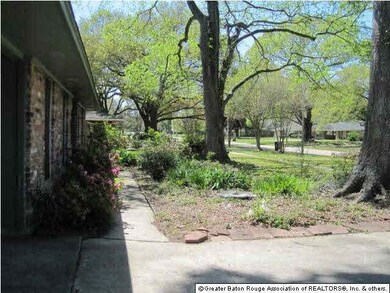 great curb appeal with solar screens