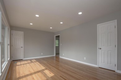 1417 Valley View Dr, Johnson City, TN 37601 - photo 4