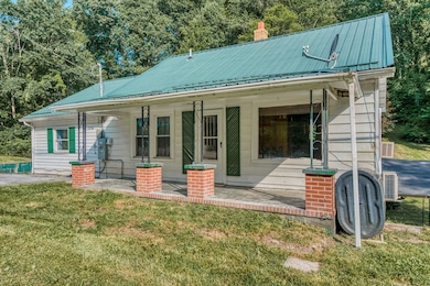 1256 Scratch Gravel Rd, Marion, VA 24354 - photo 2