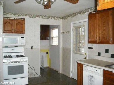 Kitchen - Another view of kitchen showing laundry 