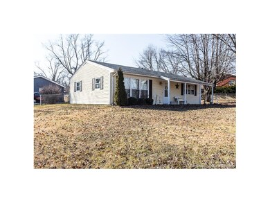 521 Cherokee Dr, New Albany, IN 47150 - photo 2