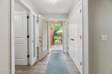 Foyer, so airy and bright! Closet space too