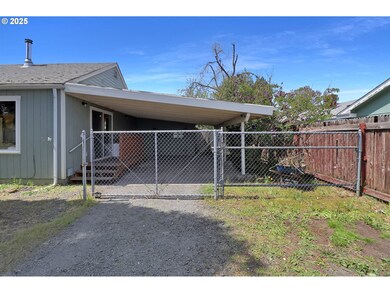 260 Chapman Ln, Springfield, OR 97478 - photo 4