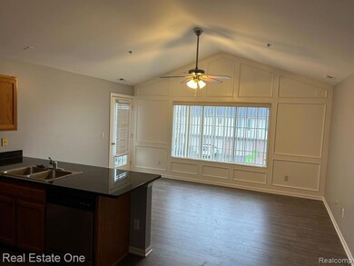 12101 Hidden View Ct unit 13, Utica, MI 48315 - photo 3