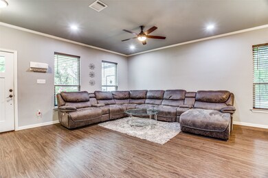 1138 Ridgeview Cir, Granbury, TX 76048 - photo 5