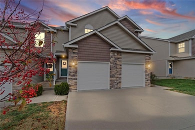 221 N Pointe Ln, Raymore, MO 64083 - photo 2