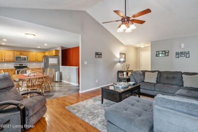 9714 Evanwood Ct, Louisville, KY 40228 - photo 4