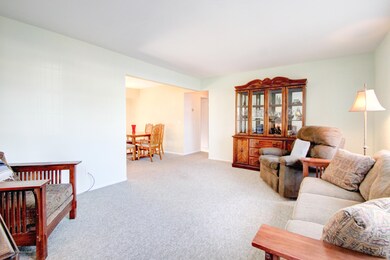 2 - 9B Georgia Living Room