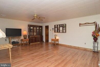 113 Montrose St, Reading, PA 19605 - photo 4
