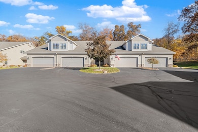 572 Cedar Bluffs Way, Slinger, WI 53086 - photo 3