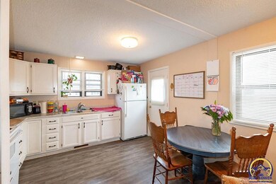 2105 SW 66th St, Topeka, KS 66619 - photo 5