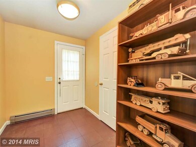 5305 Lindsay St, Fairfax, VA 22032 - photo 7