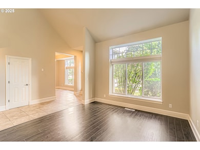 Living Room/Entrance