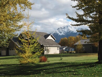 Fall picture with Pioneer Peak