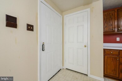 13110 Briarcliff Terrace unit 302, Germantown, MD 20874 - photo 5