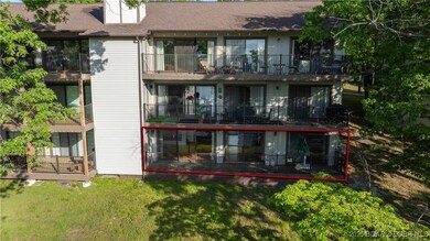 Charming condo building in the heart of Waters Edg