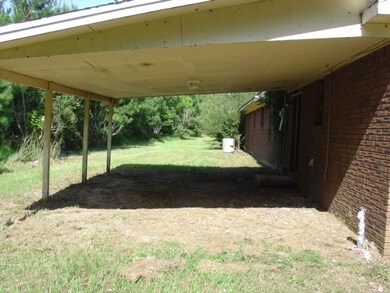 Carport.