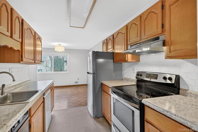 8 Knightsbridge unit A, Poughkeepsie, NY 12603 - photo 7