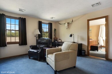 06_14RichardRd_3_FamilyRoom_MLSuse_1500x