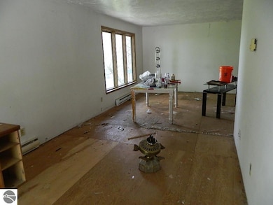 5375 W Deerfield Rd, Remus, MI 49340 - photo 2