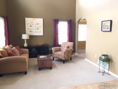 6  8269 Dramatic 2-S Living Rm