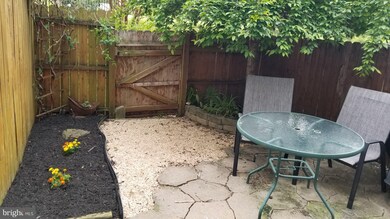 4168 Pleasant Meadow Ct unit 106F, Chantilly, VA 20151 - photo 2