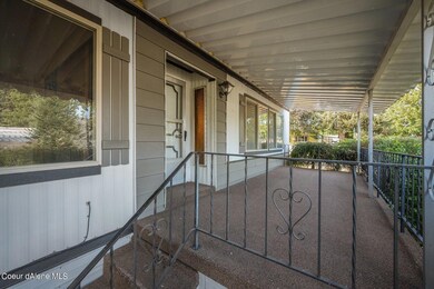 Covered & Private front porch