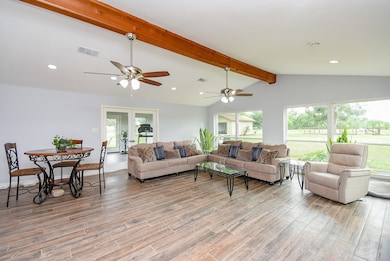 Recently updated Storm Window provide Gorgeous Views!