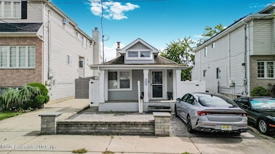 192 Bathgate St, Staten Island, NY 10312 - photo 2