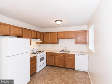 2451 Norrington Dr, Norristown, PA 19403 - photo 4