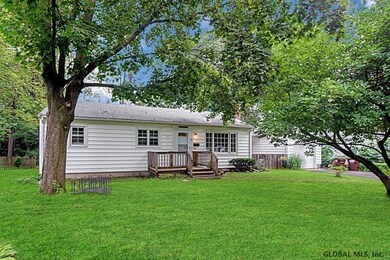 18 Greenleaf Dr, Delmar, NY 12054 - photo 2