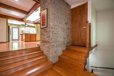 2010 Bainbridge Row Drive-22