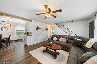 16 Iris Rd, Levittown, PA 19057 - photo 2