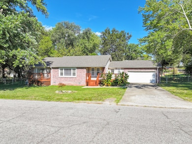 301 W 5th St, Grove, OK 74344 - photo 2