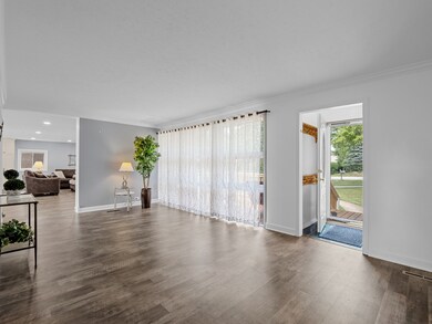 120 Sycamore Ave, Roselle, IL 60157 - photo 4