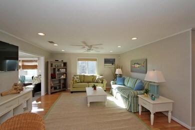 910 W. Ashley  (13)0013