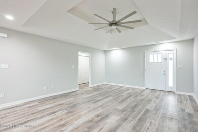 8706 Temperate Ct, Louisville, KY 40229 - photo 3