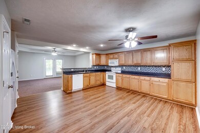 5905 Shepherd Crossing Dr, Louisville, KY 40219 - photo 3