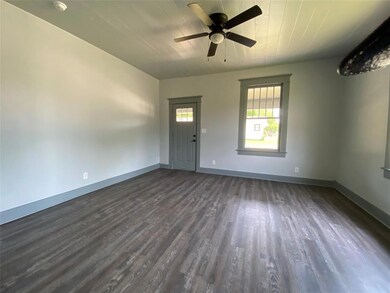 1101 N Culberson St, Gainesville, TX 76240 - photo 5