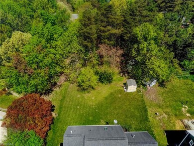 3229 Sparrowhawk Dr, High Point, NC 27265 - photo 4