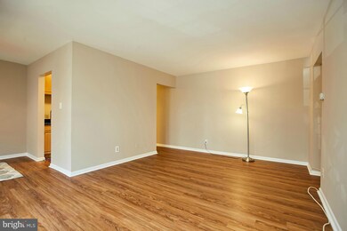 3874 Lyndhurst Dr unit 204, Fairfax, VA 22031 - photo 7