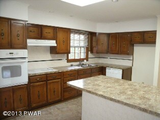 112 Hemlock Point Ct, Hawley, PA 18428 - photo 5