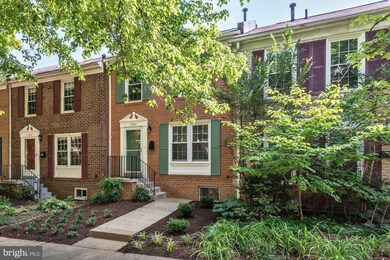 11929 Travistock Ct, Reston, VA 20191 - photo 2