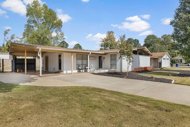 202 Davis Ave, Florence, AL 35633 - photo 3