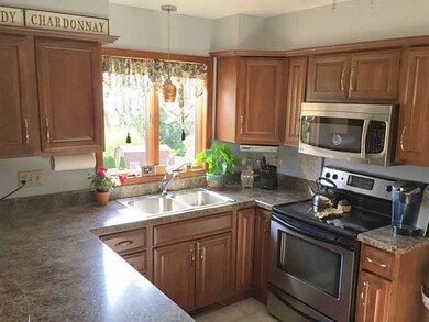 Kitchen. CUSTOM LUCCI KITCHEN WITH STAINLESS APPLI